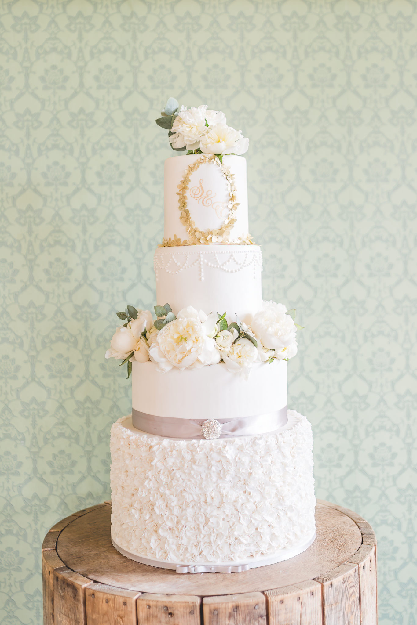 Tower Hill barns wedding cake 