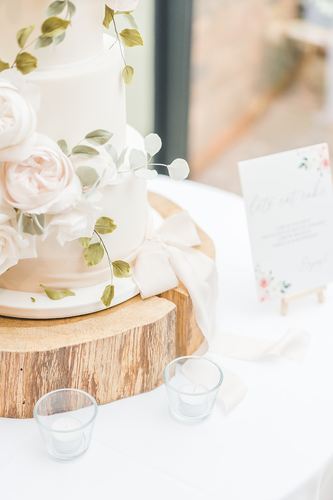 wedding cake with sugar flowers 