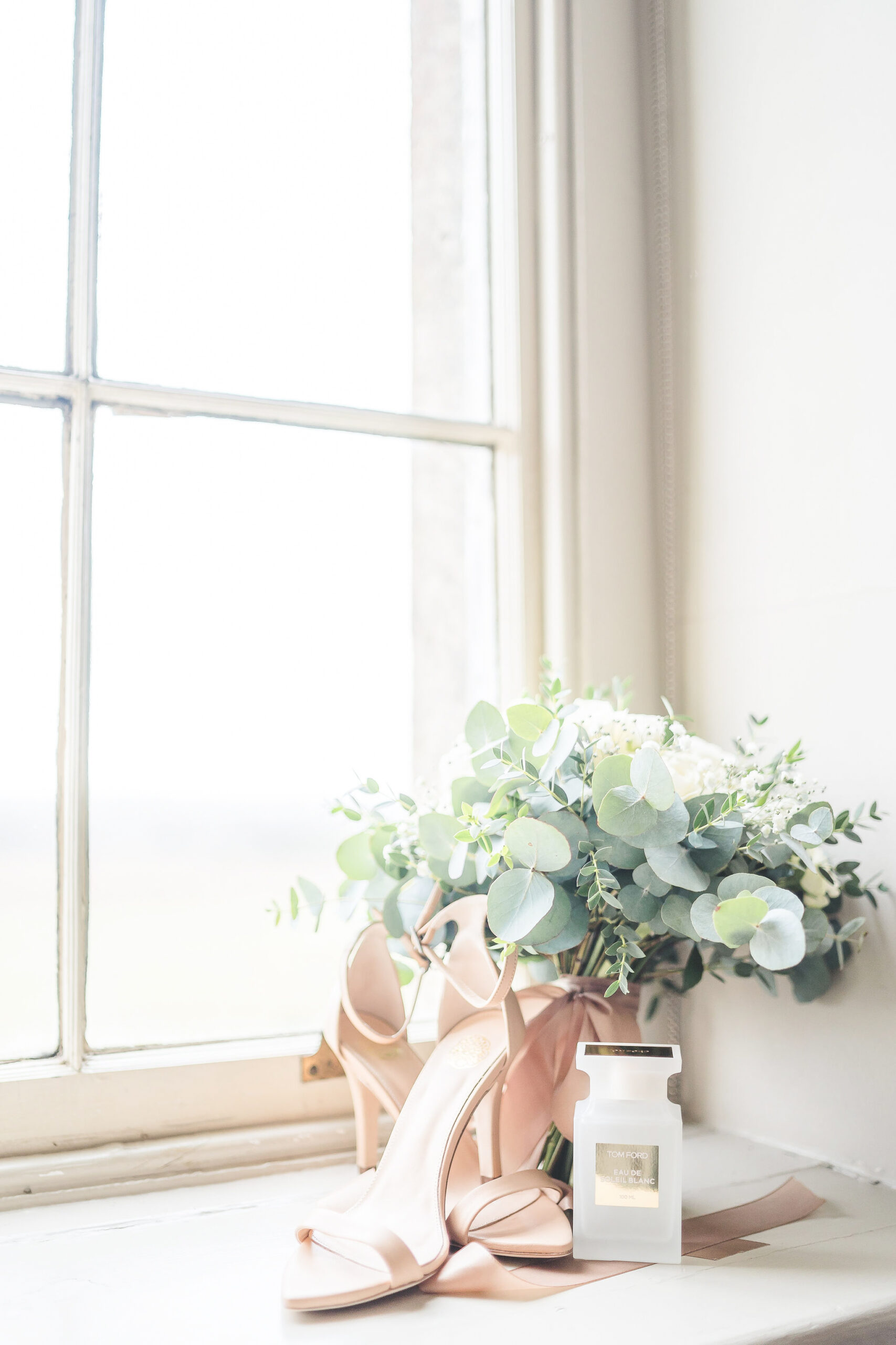 Light and airy weddings 